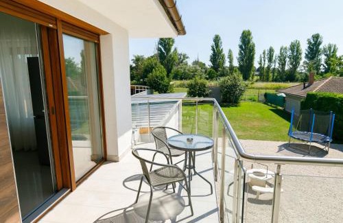 Balatonszarszo Apartamento | Apartment Johann 1 by Interhome