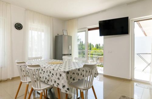 Balatonszarszo Apartamento | Apartment Johann 1 by Interhome