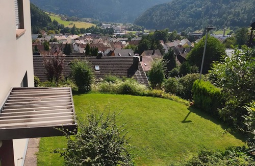 Wolfach Apartamento | Apartment 'Kinzigtalblick' with Mountain View, Private Terrace and Wi-Fi
