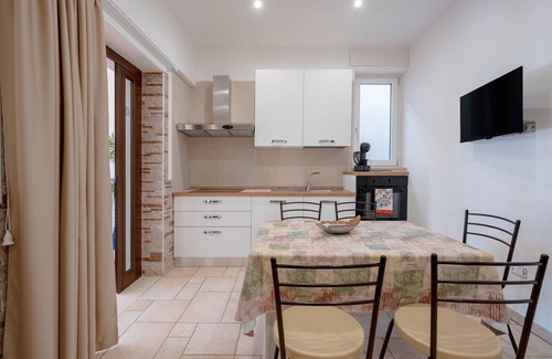 L'Assunta Apartamento | Apartamento 'L'Aia - 1' con piscina compartida, Wi-Fi y aire acondicionado