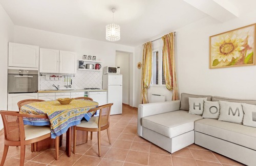 La Nartelle Apartamento | Apartamento 'L'amandier' con terraza privada, jardín privado y Wi-Fi