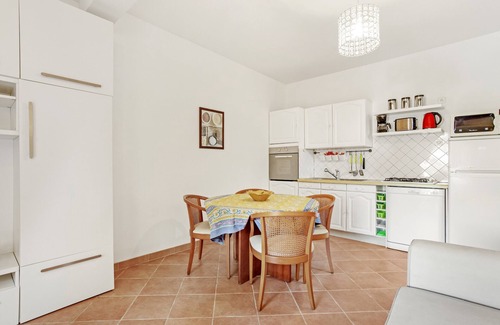 La Nartelle Apartamento | Apartamento 'L'amandier' con terraza privada, jardín privado y Wi-Fi
