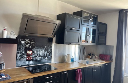Saint-Regnobert-de-la-Cote-de-Nacre Apartamento | Apartment La Vigie - 30 m from the sea, small sea view