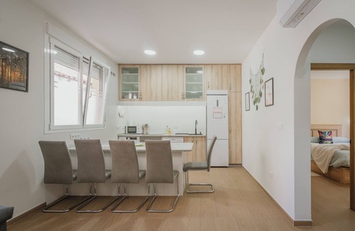 Candeleda Apartamento | Apartamento 'La Aurora De Candeleda' con vistas al lago, Wi-Fi y aire acondicionado