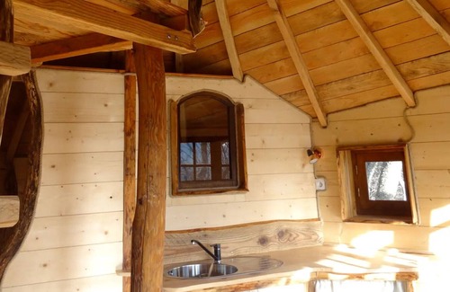 Saint-Agreve Apartamento | Apartment 'La Cabane Des Fayards' with Mountain View, Private Terrace and Shared Garden