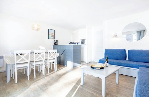 Fouesnant Apartamento | Apartamento 'La Cabine - Vistas al Mar en la Playa' con Vistas al Mar, Piscina Compartida y Wi-Fi