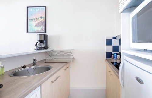 Fouesnant Apartamento | Apartamento 'La Cabine - Vistas al Mar en la Playa' con Vistas al Mar, Piscina Compartida y Wi-Fi