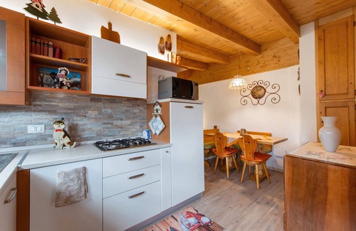 Vodo Cadore Apartamento | Apartamento 'La Casa Dei Cervi - Mansarda' con vistas a la montaña, balcón y Wi-Fi