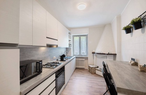 Civenna Apartamento | Apartamento 'La Casa Di Tina - Civenna' con balcón y Wi-Fi