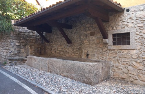Civenna Apartamento | Apartamento 'La Casa Di Tina - Civenna' con balcón y Wi-Fi