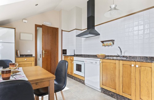 Navia Apartamento | Apartment 'La Cruz De Paderne' with Mountain View, Garden and Wi-Fi