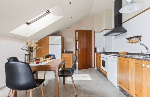 Navia Apartamento | Apartment 'La Cruz De Paderne' with Mountain View, Garden and Wi-Fi