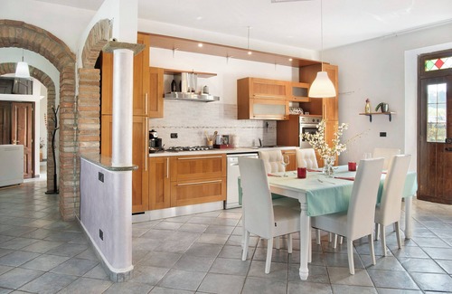 Castell'Alfero Apartamento | Apartamento 'La Dolce Vita' con jardín privado, piscina privada y Wi-Fi