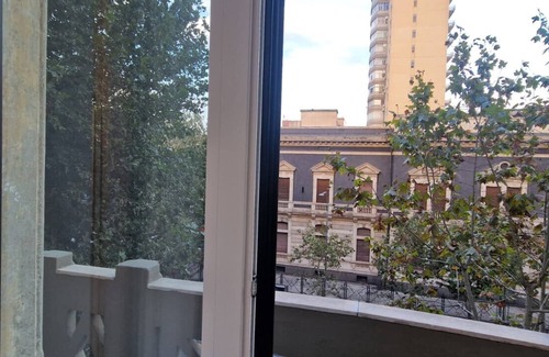 Borgo-Sanzio Apartamento | Apartment 'La Finestra Down Town - Fronte' with Balcony, Wi-Fi and Air Conditioning