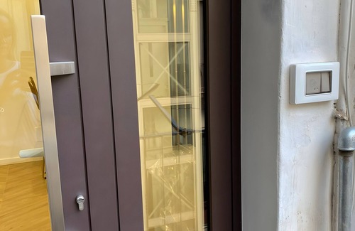 Borgo-Sanzio Apartamento | Apartment 'La Finestra Down Town - Retro' with Wi-Fi and Air Conditioning