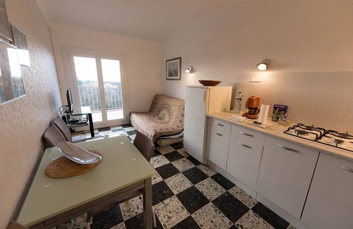 Laroque-des-Alberes Apartamento | apartamento Laroque des Alberes