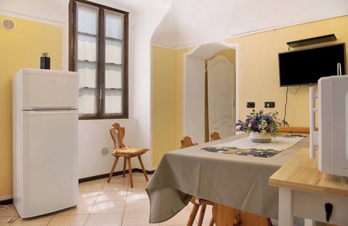 Costigliole d'Asti Apartamento | Apartamento 'La Rocca di Efisio - Grignolino' con balcón, Wi-Fi y aire acondicionado