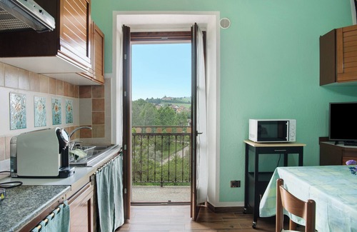Costigliole d'Asti Apartamento | Apartamento 'La Rocca di Efisio - Dolcetto' con terraza privada, Wi-Fi y aire acondicionado
