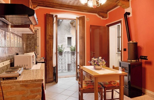 Costigliole d'Asti Apartamento | Apartamento 'La Rocca di Efisio - Barbera' con terraza privada, Wi-Fi y aire acondicionado