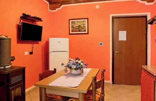 Costigliole d'Asti Apartamento | Apartamento 'La Rocca di Efisio - Barbera' con terraza privada, Wi-Fi y aire acondicionado