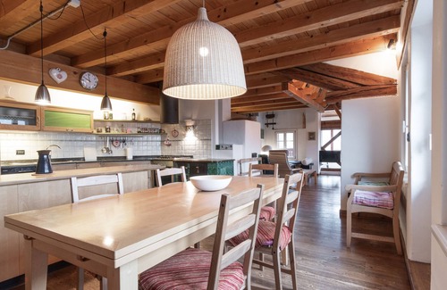 Fiera di Primiero Apartamento | Apartamento 'La Casa Del Noce' con vistas a la montaña, jardín privado y Wi-Fi