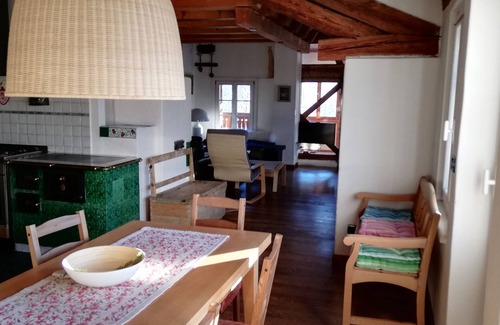 Fiera di Primiero Apartamento | Apartamento 'La Casa Del Noce' con vistas a la montaña, jardín privado y Wi-Fi