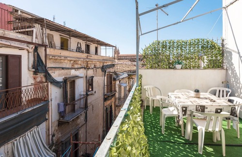 Centro Storico Apartamento | Apartamento 'La Loggia' con Terraza Privada, Wi-Fi y Aire Acondicionado