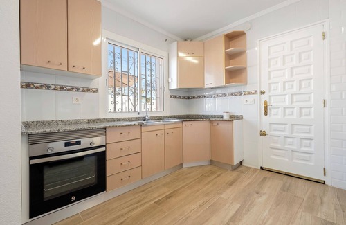 Banyeres del Penedes Chalet De Esquí | Apartamento 'La Lola' con terraza privada, Wi-Fi y aire acondicionado