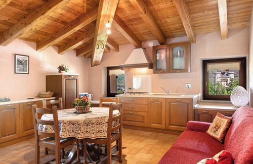 Aymavilles Apartamento | Apartamento 'La Maison De Deni - Vista Montagna' con vistas a la montaña, jardín privado y Wi-Fi