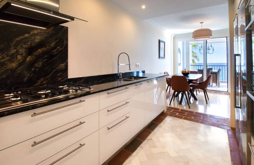 Bahia de Casares Apartamento | Apartamento 'La Perla De La Bahia' con vistas al mar, Wi-Fi y aire acondicionado