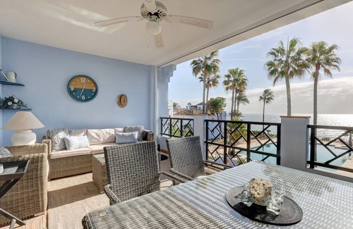 Bahia de Casares Apartamento | Apartamento 'La Perla de Marakech 14' cerca de la playa con vistas al mar, piscina y Wi-Fi