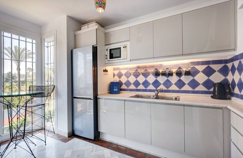 Bahia de Casares Apartamento | Apartamento "La Perla de Marakech 4" con vistas al mar, piscina compartida y Wi-Fi