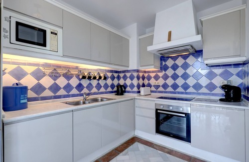 Bahia de Casares Apartamento | Apartamento "La Perla de Marakech 4" con vistas al mar, piscina compartida y Wi-Fi