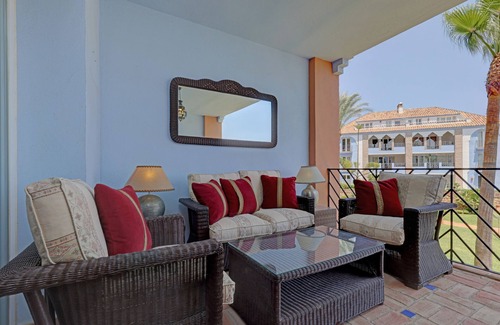 Bahia de Casares Apartamento | Apartamento "La Perla de Marakech 4" con vistas al mar, piscina compartida y Wi-Fi