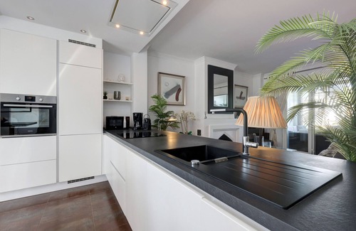 Bahia de Casares Apartamento | Apartamento "La Perla de Marakech 5" con vistas al mar, piscina compartida y Wi-Fi