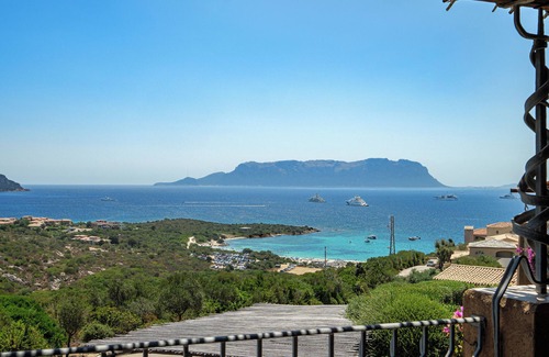Golfo Aranci Apartamento | Apartamento 'La Perla di Sherden' con vistas al mar, Wi-Fi y aire acondicionado