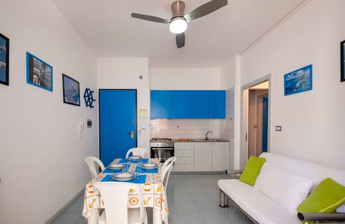 Rivabella Apartamento | Apartamento 'La Playa Rivabella' con vistas al mar, balcón y aire acondicionado