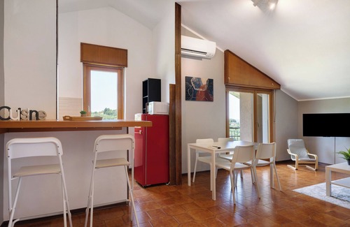Cassinasco Apartamento | Apartamento 'La Terrazza' con vistas a la montaña, Wi-Fi y aire acondicionado
