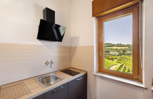 Cassinasco Apartamento | Apartamento 'La Terrazza' con vistas a la montaña, Wi-Fi y aire acondicionado