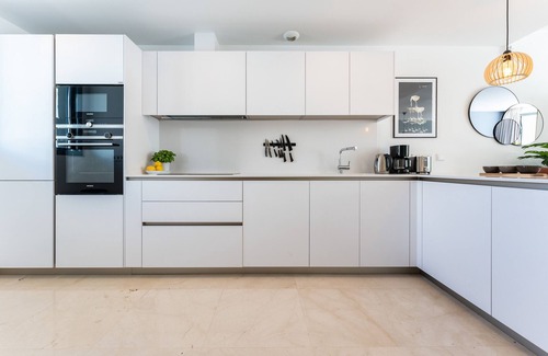 La Cala de Mijas Apartamento | Apartamento 'La Valvega De La Cala Lift Indoor' con piscina compartida, Wi-Fi y aire acondicionado.