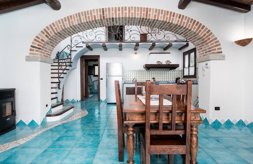 Orosei Apartamento | Apartamento 'La Vela A' con vistas al mar, Wi-Fi y aire acondicionado