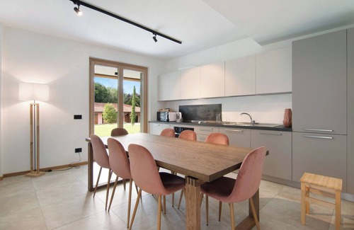 Colico Apartamento | Apartamento 'La Villa del Lago in Giardino' con vistas al mar, Wi-Fi y aire acondicionado