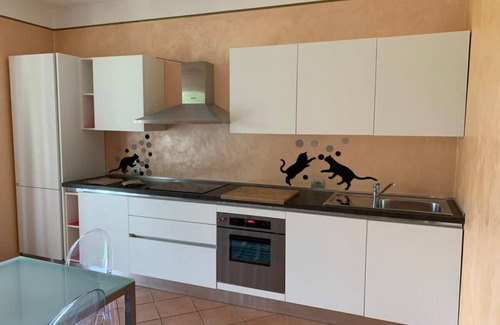Cantello Apartamento | Apartment 'Lampone' with Mountain View, Private Terrace and Wi-Fi