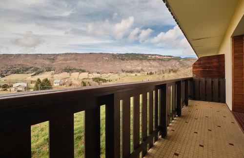 Lans-en-Vercors Apartamento | Apartamento 'Lans En Vercors Appartement 2 Pièce' con vistas a la montaña y balcón