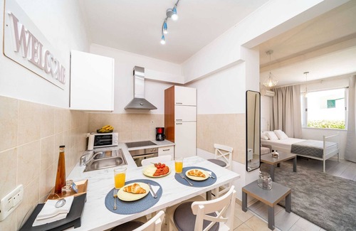 Gruz Apartamento | Apartment Larissa - Studio Apartment with Terrace and Partial Sea View