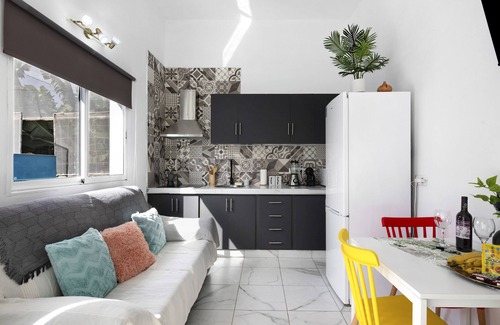 Los Llanos Apartamento | Apartamento 'Las Cerezas' con vistas a la montaña, piscina compartida y terraza privada