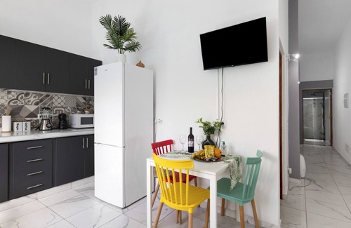 Los Llanos Apartamento | Apartamento 'Las Cerezas' con vistas a la montaña, piscina compartida y terraza privada