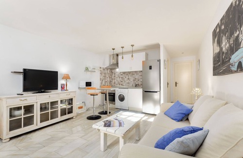 Castillo de Sabinillas Apartamento | Apartamento 'Las Gaviotas' con Terraza Privada