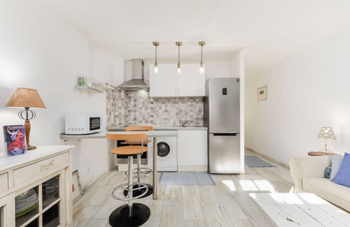 Castillo de Sabinillas Apartamento | Apartamento 'Las Gaviotas' con Terraza Privada