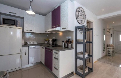 Novi Vinodolski Apartamento | Suzy with Common Pool / Apartment Lavanda with Balcony and Sea View